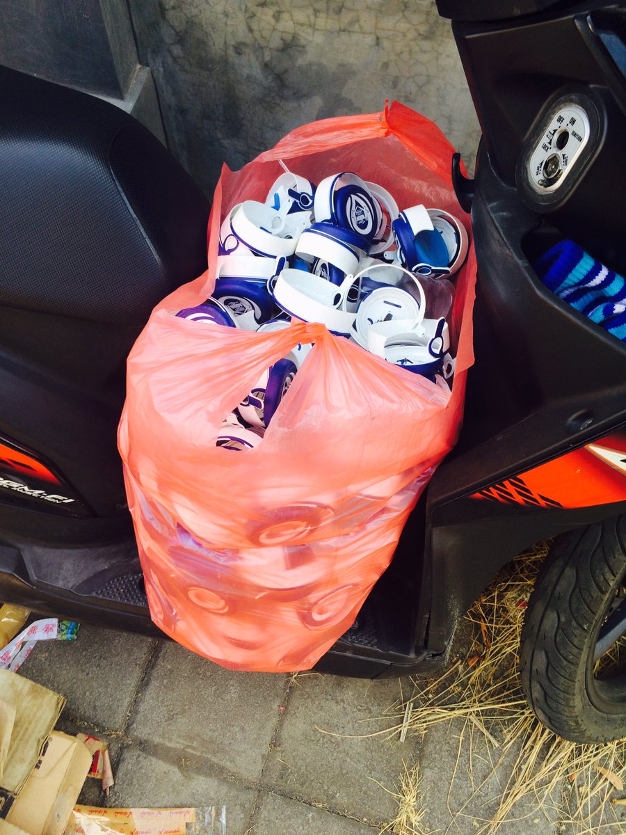 MAIMAGIBUNG_'s tweet photo. Karena rumah founder kecil tapi banyak sampahnya makanya dibawa aja ke bank sampah https://t.co/37GuhvzanY