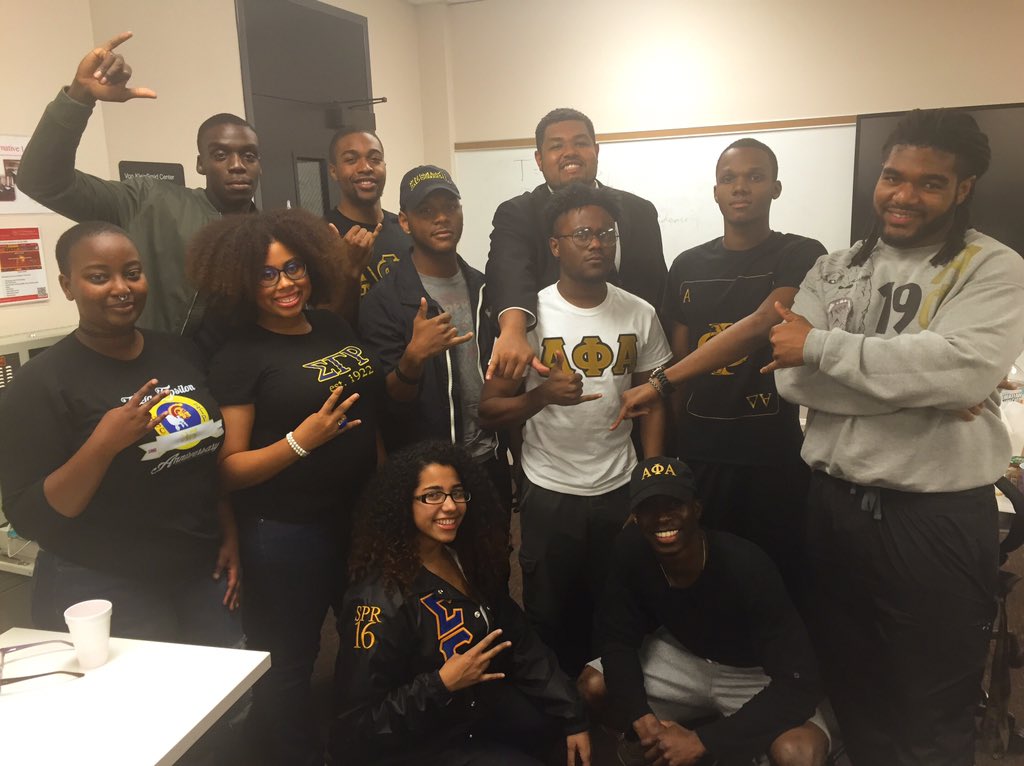 USC_SGRhos's tweet photo. #SS Look at all the Golden Love from our USCares service event on Friday 🐩💛🐒 Thanks to everyone who supported https://t.co/UY62EI56K5
