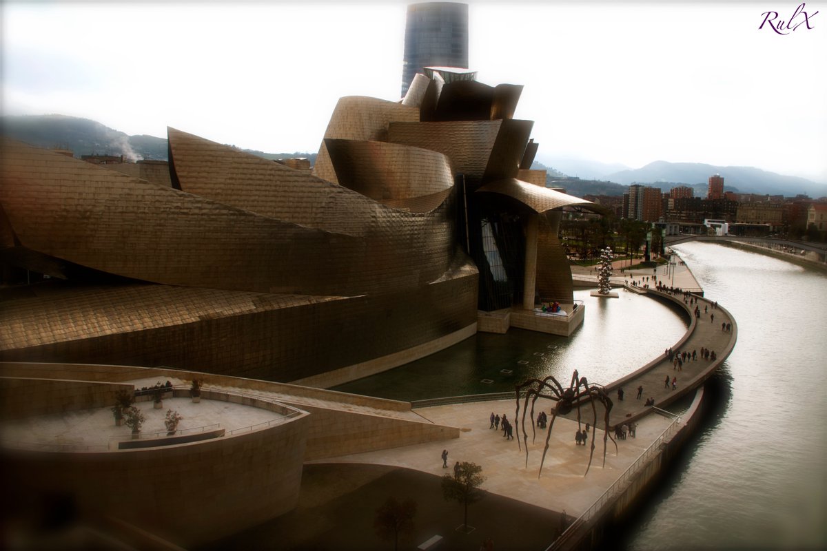 RulX10's tweet photo. PaseARTE por #Bilbao es una gozada! @MuseoGuggenheim, pasarela del #artemoderno. @BilbaoKultura https://t.co/VKveEhFHGS