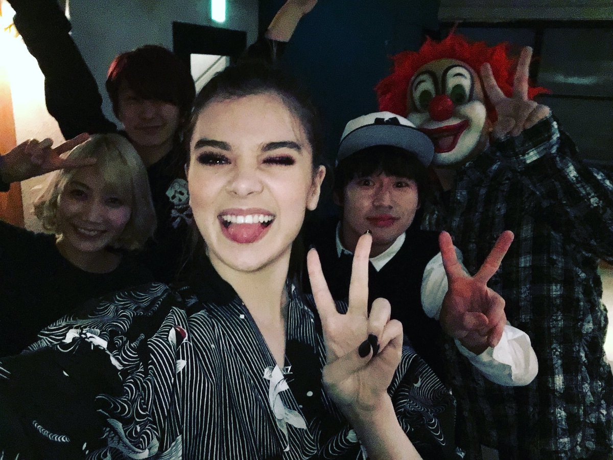 HaileeSteinfeld's tweet photo. Made some new friends last night in Tokyo :) 

.@SekaiNoOwariOFC https://t.co/hGmNrg8enU