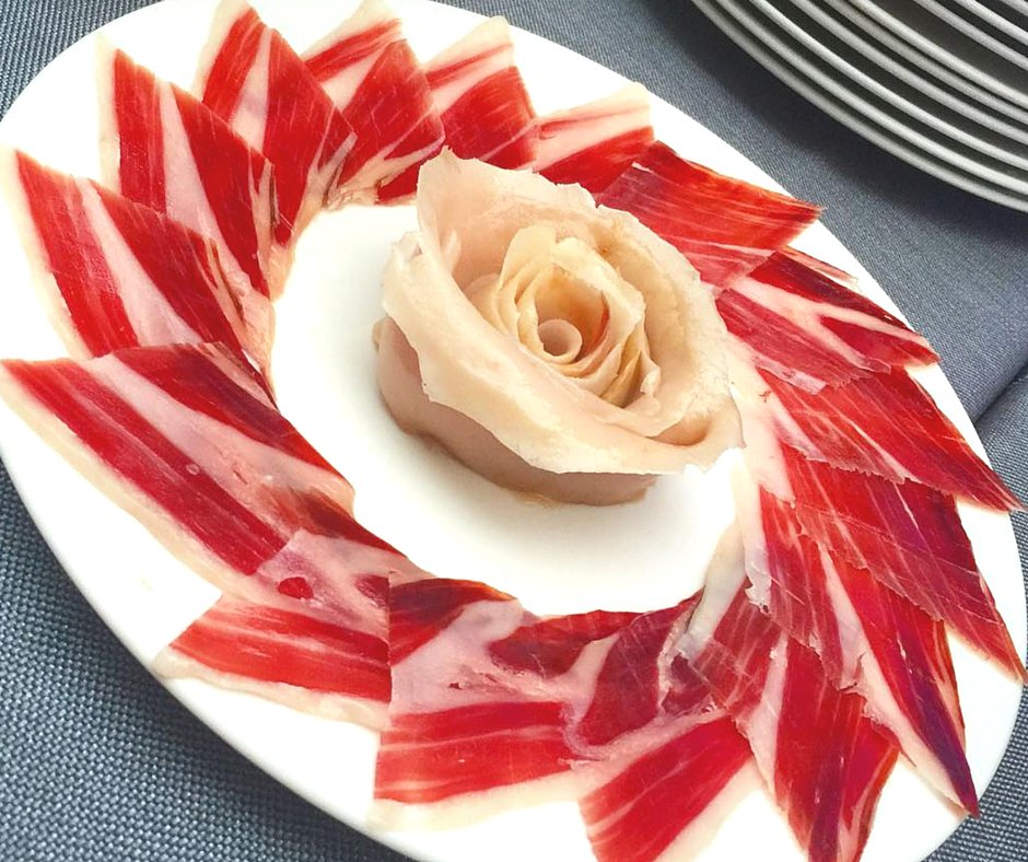 jamonaddiction's tweet photo. Regram Cortador de Jamón Juanmaquirós #jamonaddiction https://t.co/panc3I2YVR