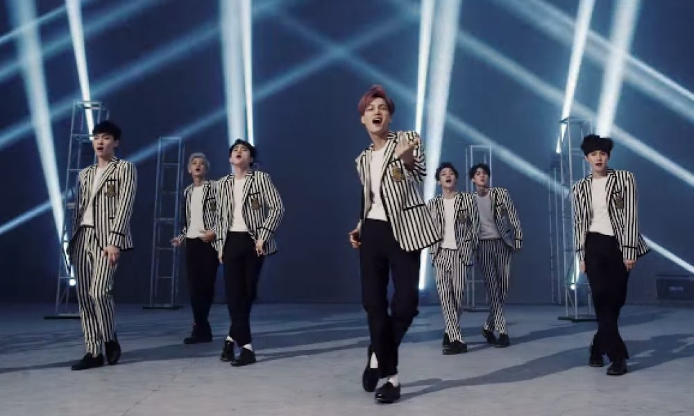 toplist_RTV's tweet photo. EXO - "Love Me Right" #NowPlaying @langitRTV https://t.co/2UGZfsUFJC