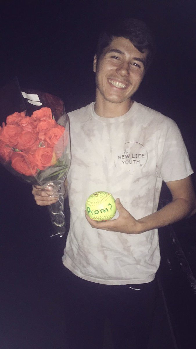 alex_teal's tweet photo. I love him so much 😍 he didn't have to do this but he did it to make me happy😭❤️ #promposal2015 https://t.co/oLkq9Kn6NO