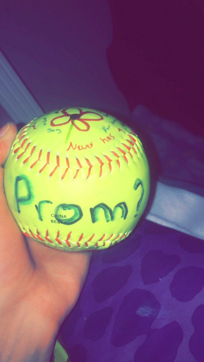 alex_teal's tweet photo. I love him so much 😍 he didn't have to do this but he did it to make me happy😭❤️ #promposal2015 https://t.co/oLkq9Kn6NO