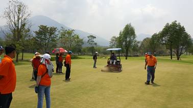 MaredoBV's tweet photo. Maredo's Thai distributor Forestpark doing some 'hot spring demo's' in Thailand. #thatchcontrol https://t.co/x35z7RtCy4
