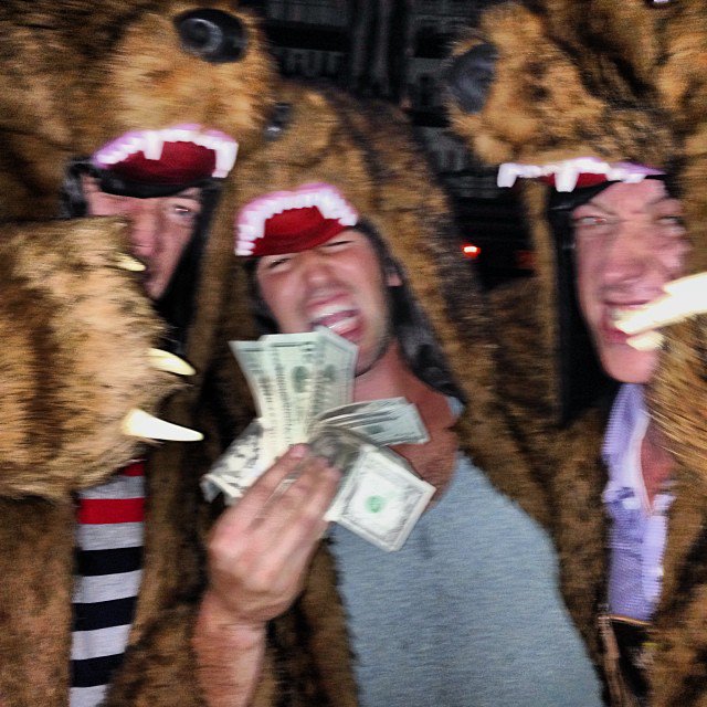 ShadowHolden's tweet photo. #bearsbehindhomeplate #giveusticketsorthebearswillattack #ihavenversatinapremiumlocation @lastweektonight any game https://t.co/fPIuwcBZ1a
