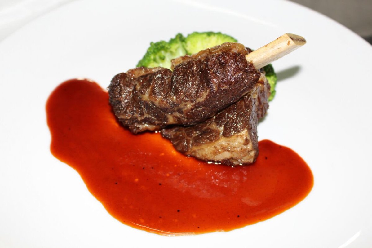 Braised Beef Ribs with Hongkong Sauce IDR 188k++
The tender &amp; savory of the meat will blow your mouth 🙌🏻🙌🏻