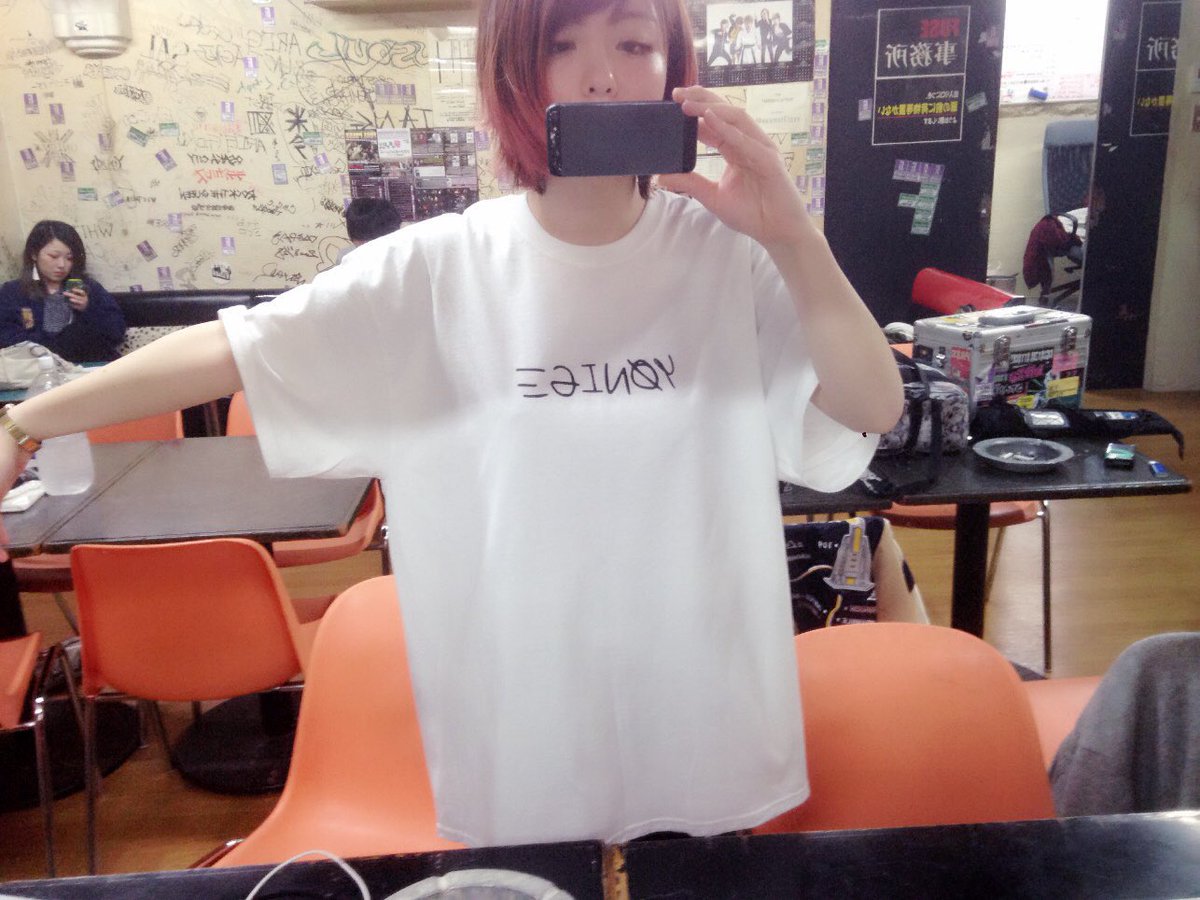 yonige 公式 on Twitter: "【new 物販🗣】 本日よりパラ アのロゴ風Tシャツ販売🔫 XLのみになっております🌧 普通の