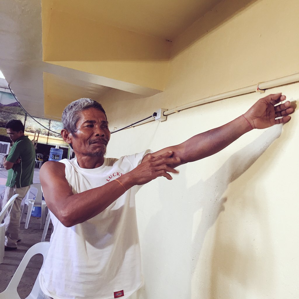 PDIARS's tweet image. Farmer Luminario Agustin, among 45 detained in Kidapawan gym show media bruises he got during the  bloody dispersal