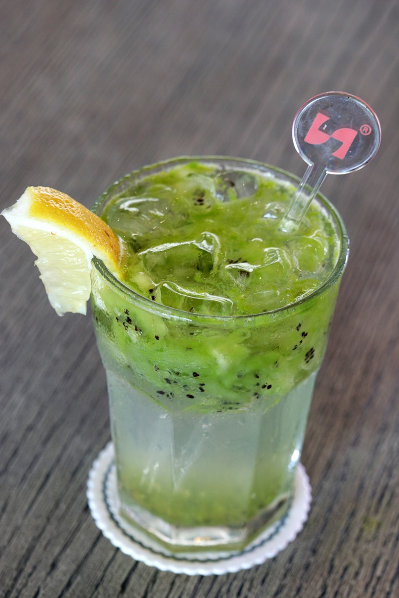 SBISimatupang's tweet photo. Sunny day outside?
Here's a glass of our refreshing signature drink the 'Light Green Day'
#BaReLo #Fresh #Healthy https://t.co/XqEXxXg96e