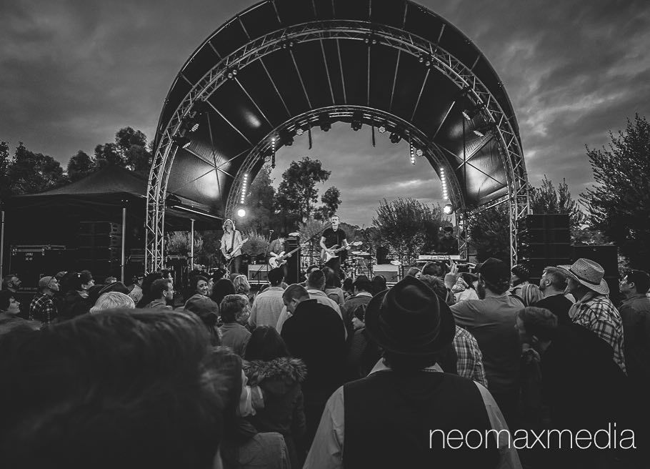 JennaTilveran's tweet photo. imaxmoore | https://t.co/sIlAS9ytyE | Jason Isbell #silverravenfestival #livemusic #adelaidemusicscene #countrymus… https://t.co/cUJ7eqvDjI
