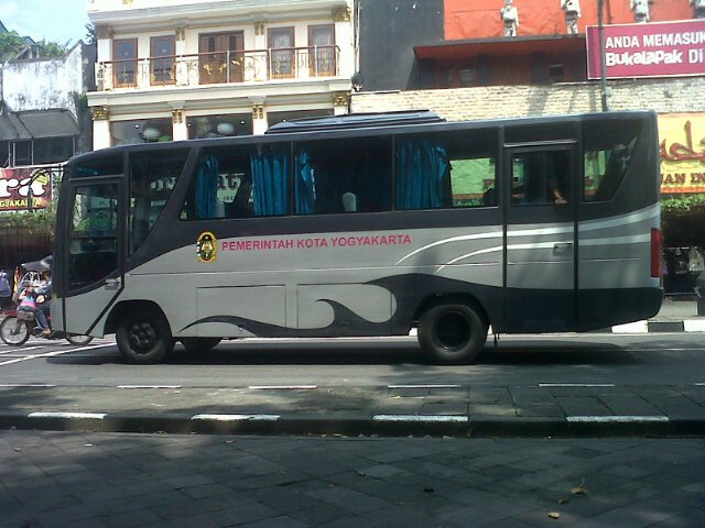 #info <a href="/PemkotJogja/">Pemerintah Kota Yogyakarta</a> mmbuka fasilitas  Bus Shelter gratis untuk akses pengunjung PP parkir Abubakar Ali ke Malioboro