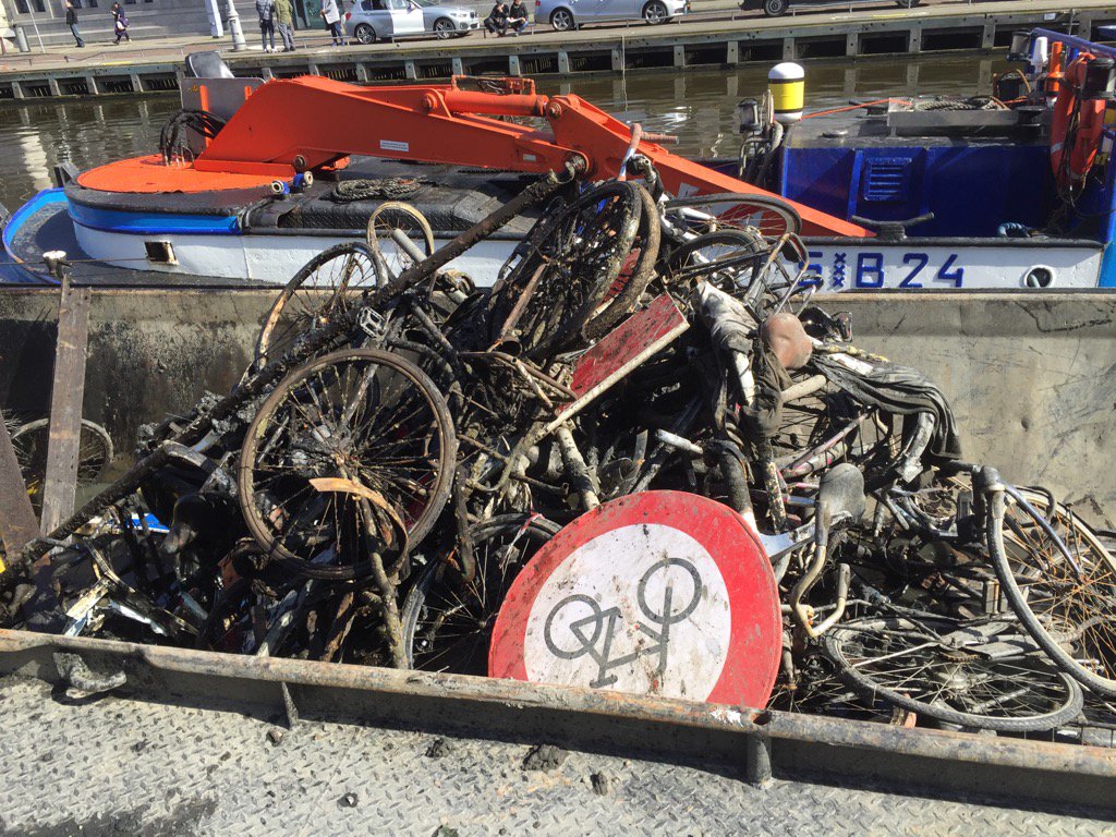 danvanderkooy's tweet photo. This is what cleaning the canals in #Amsterdam looks like. Each year between 12,000-15,000 bikes are pulled out. https://t.co/XOvFq8kI7V