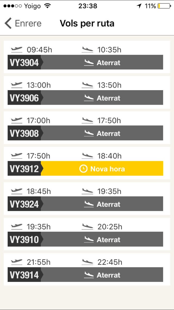 Pumocat's tweet photo. @VuelingClients vol VY3912. 8 hores de retard. Explicacions nefastes. Tant sols un sandvitx sec. Canvio a @Ryanair https://t.co/8zPG9sIw3W
