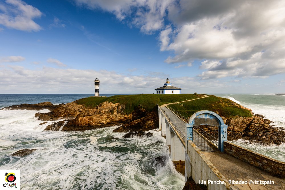 MT @spain On the eastern border of #Galicia in #Ribadeo, stands the wonderful #lighthouse of #IllaPancha @Turgalicia