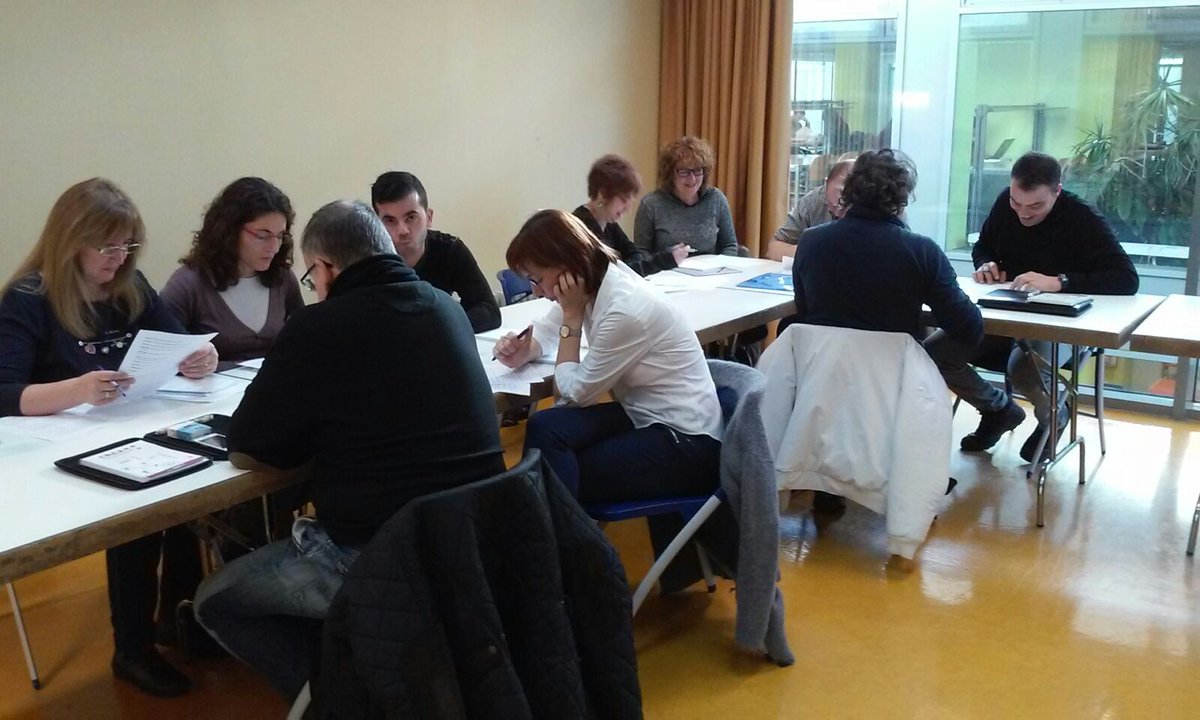 LanzaderaVAeste's tweet photo. Trabajo en equipo para conseguir los mejores resultados en nuestro desarrollo personal y profesional. #Rumbo180 https://t.co/MyETKupszl