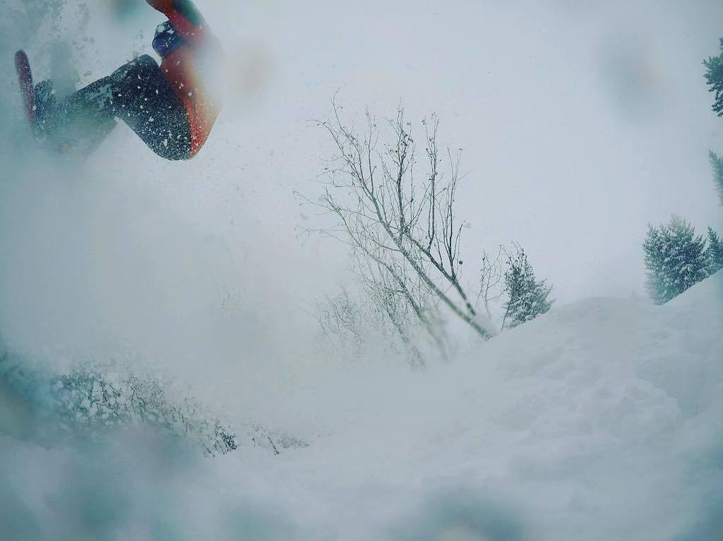 MontagneJadore's tweet photo. Mom! I'm flying! #snowwaxjob #snowwax #snow #snowboard #snowboarding #winter #paradiski #backcountry #frontside360 … https://t.co/q2K4NUaPa5