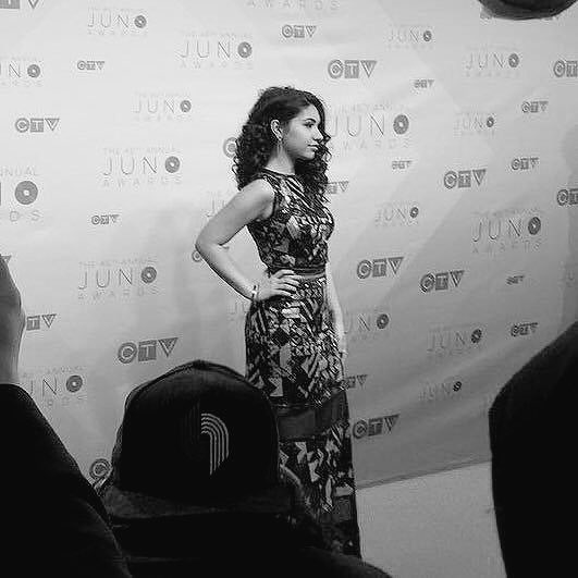 alessiacara's tweet photo. me trying to be cool tonight. thank u again. https://t.co/oL2bNs1saO