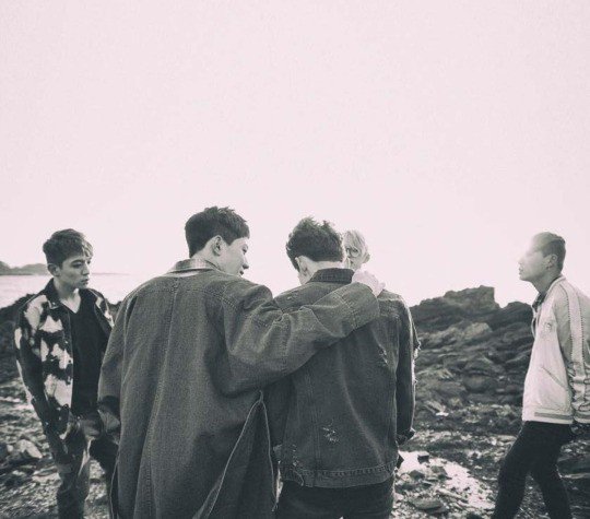 musicmindteam's tweet photo. Producer, 220, reveals meaning behind #DAY6's "Blood" https://t.co/lx6YeZ0DFy #kpopnerd #behindthesong #DAYDREAM https://t.co/LmJGzNagSQ