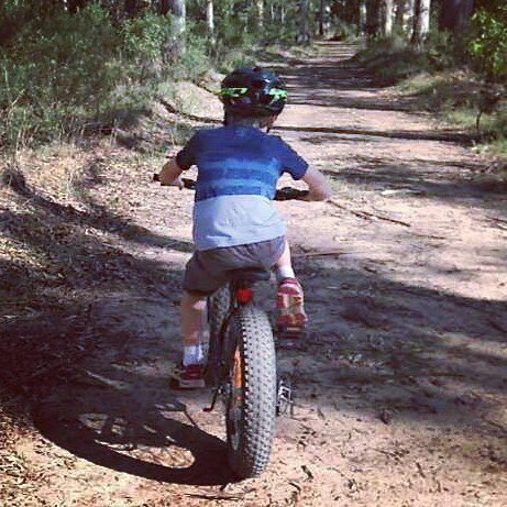 TuttoMTB's tweet photo. catsa79 / Cooper taking the #reidcycles #fatbike for a 4km spin in #gippsland #briagalong.
#mountainbikeriding #mo… https://t.co/GjujDQcFkc