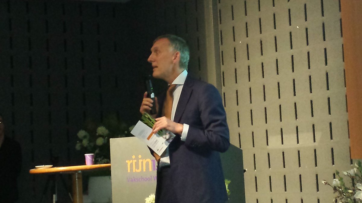 FoodProfDay's tweet photo. Prof. Arthur Mol opent #foodprofday2016 mooi initiatief om wetenschap te vertalen naar de keuken https://t.co/vImYpuV0zi