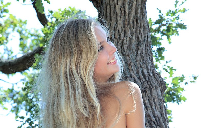 WallpapersOnWeb's tweet photo. Sienna with a beautiful smile https://t.co/aOov9ln0Ir #desktop #wallpaper #girls #sienna https://t.co/LMlnOAMCn2