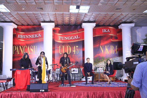 #NAGASWARA : @PahlawanKKband Baca Teks Proklamasi Sebelum Beraksi goo.gl/Fe1GBX cc: <a href="/DimasArdian1/">Dimas</a>