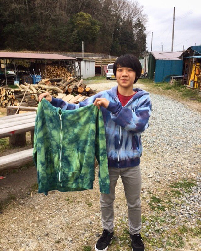 mockintosh_'s tweet photo. 上が、藍+エンジュ

下が、藍+ヤマモモ

エンジュが黄色染料の代表選手だということか、、、 https://t.co/gHJujwFLS2