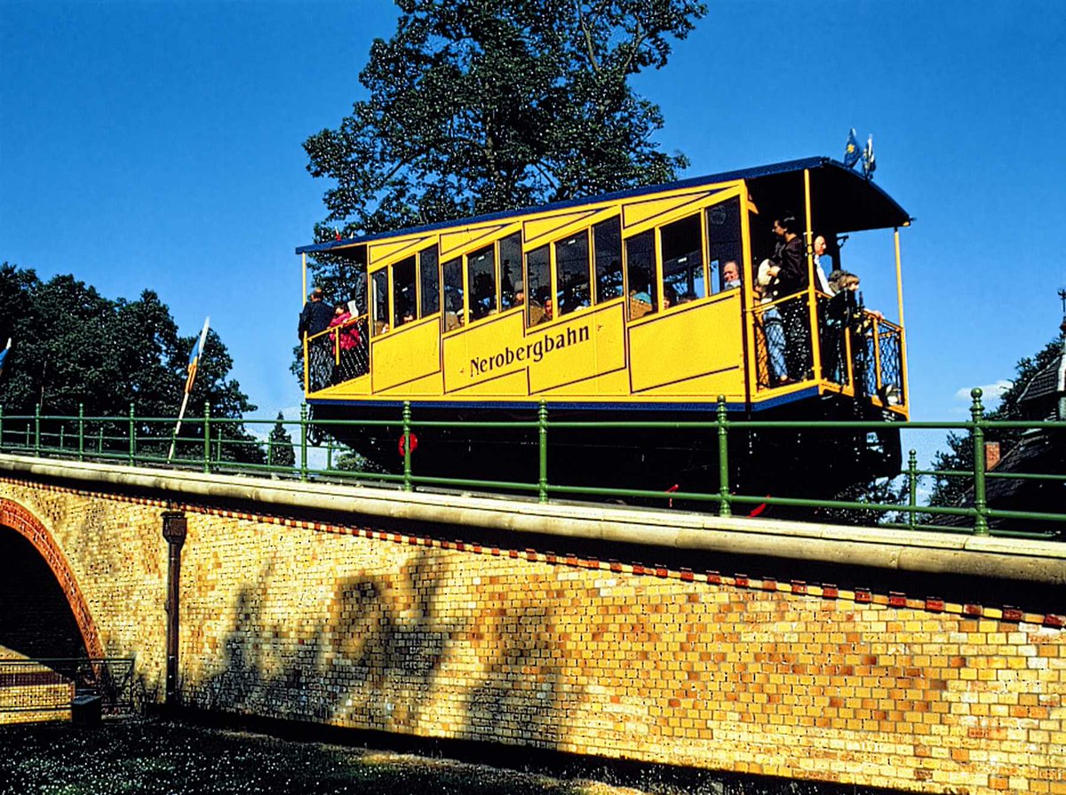 RadissonBLU_UWE's tweet photo. Wiesbadens Nerobergbahn gilt heute als technisches Kulturerbe.

#RadissonBlu #SchwarzerBock #Wiesbaden
#Neroberg https://t.co/VIVtxnS6kB