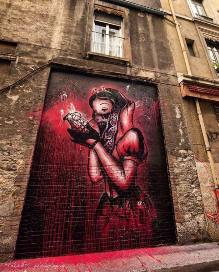 MACA_ART's tweet image. The big bad apple - streetart