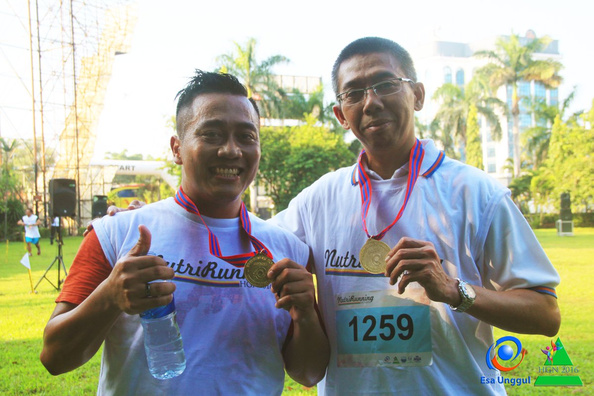 HMJGIZIUEU's tweet photo. Mantab Bpk @murykuswari dan Bpk Warek #NutritionFest16 #NutriRunning @Gizi_EsaUnggul @sehatAQUA @UnivEsaUnggul https://t.co/mLcjnxYpbD