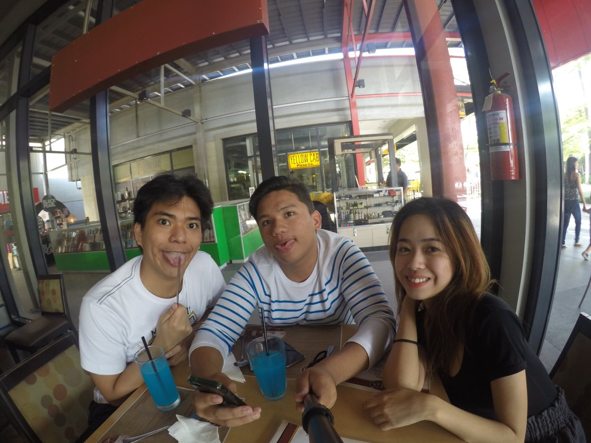pauliexharks's tweet photo. Today was a good day. @hezred @chebbyyy #4layf 👨‍👨‍👧 https://t.co/eePSs7Pc9u