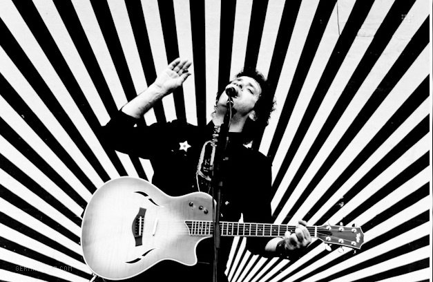 enremolinosuy's tweet photo. Se cumplen hoy 10 años de la edición de Ahí Vamos, el disco más vendido de la carrera solista de Gustavo Cerati: https://t.co/3EGsypxWFI