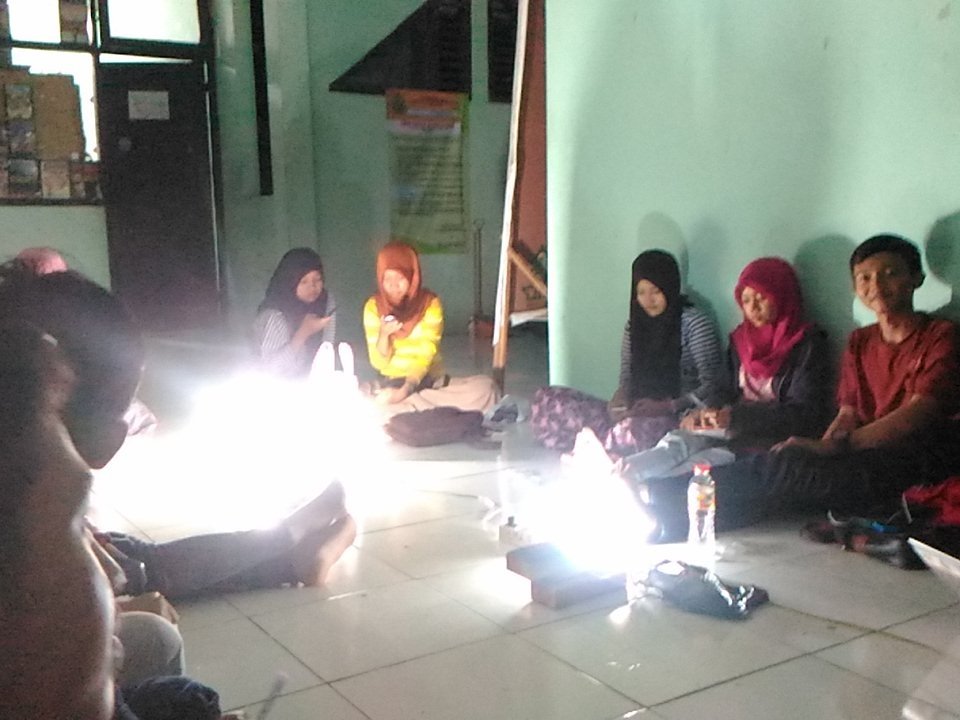 DemaFebi's tweet photo. Rapat pra acara baksos dn penamaan mangrove https://t.co/hz51LAdiXr