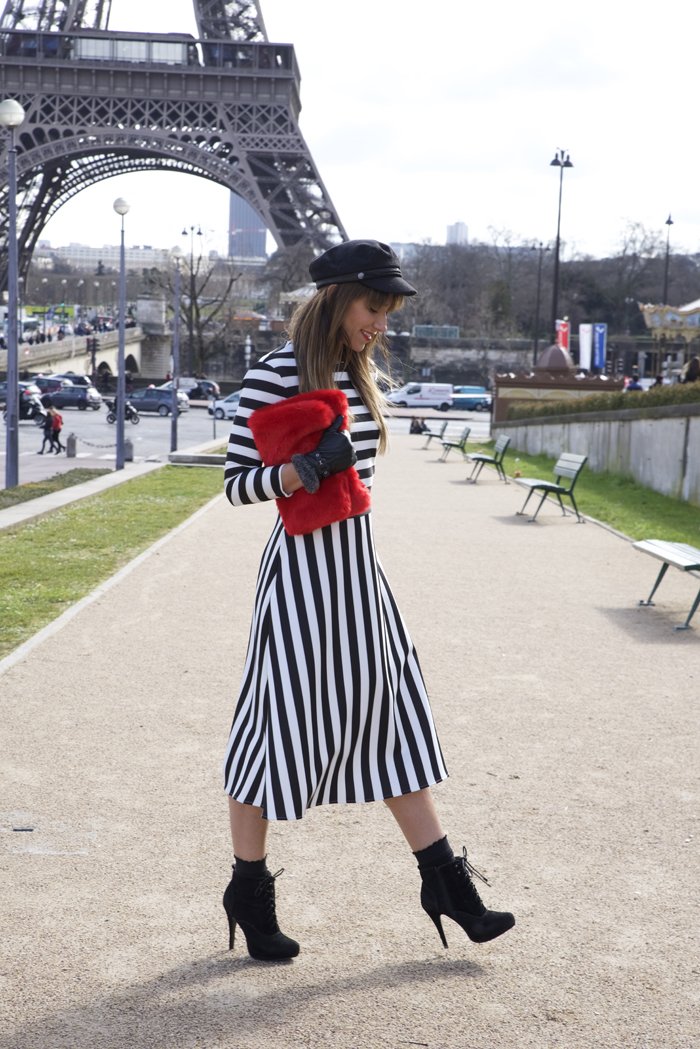 WWWOWWWME's tweet photo. The #StyleOfTheDay is @ATACADASG! Her parisian chic look has us head over heels! https://t.co/twsHbNLijq