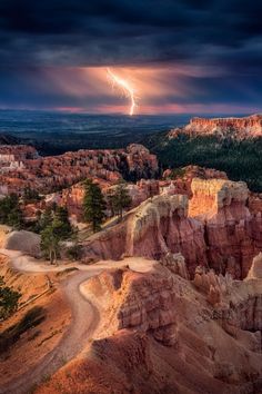NaveGratis_it's tweet photo. Canyonlands National Park, #moab , #Utah #travel #navegratis https://t.co/ZDXrmw8YdS