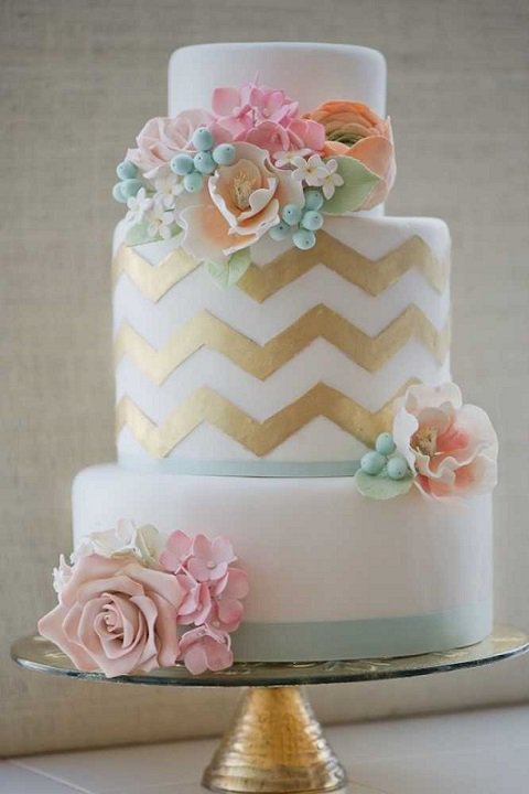 Elegant wedding cakes for your perfect day from <a href="/ELLEUK/">ELLEUK</a> elleuk.com/wedding/16-ult… #wedding #bride #events #inspiration
