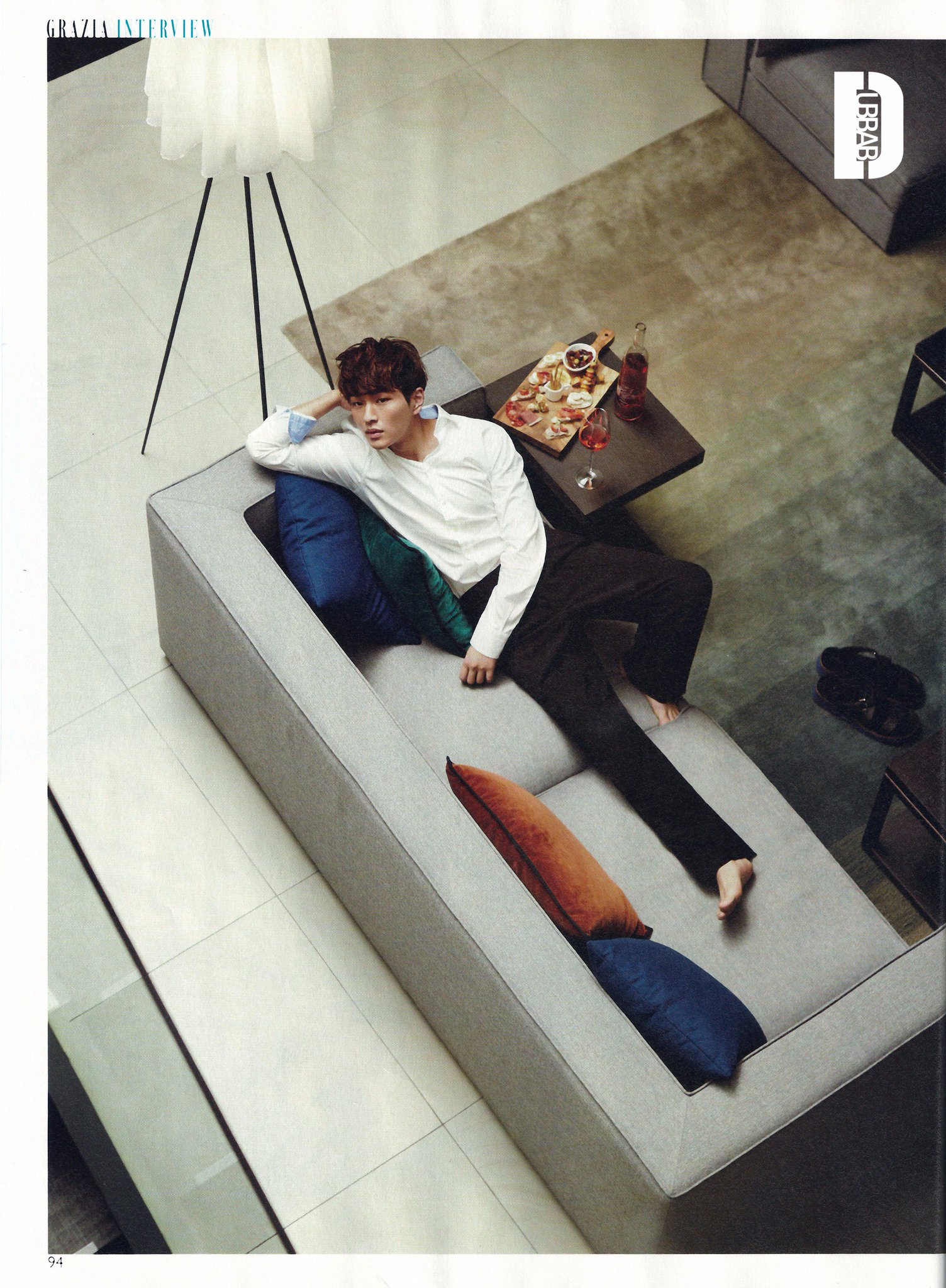 CfM8NDBVAAA0-nH.jpg:large