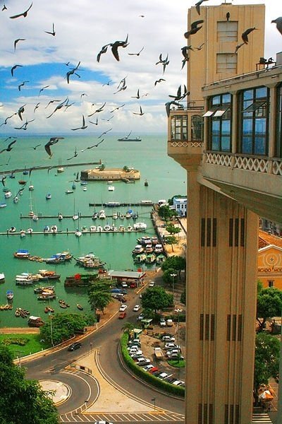 Nivea__mc's tweet photo. Nice afternoon from my City .... #Brazil ! Elevador Lacerda .... https://t.co/t6iWaoJ5IR