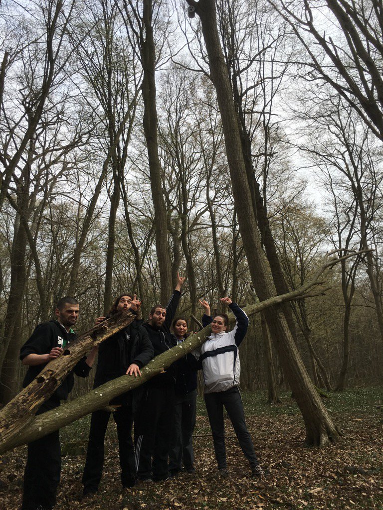 thepatbull's tweet photo. #DNF on aura tout essayé pour grimper dans cet arbre !! 😀 #Geocaching #geocachingpics @seblaventure @wendy_chardron https://t.co/lnsuMD44OF