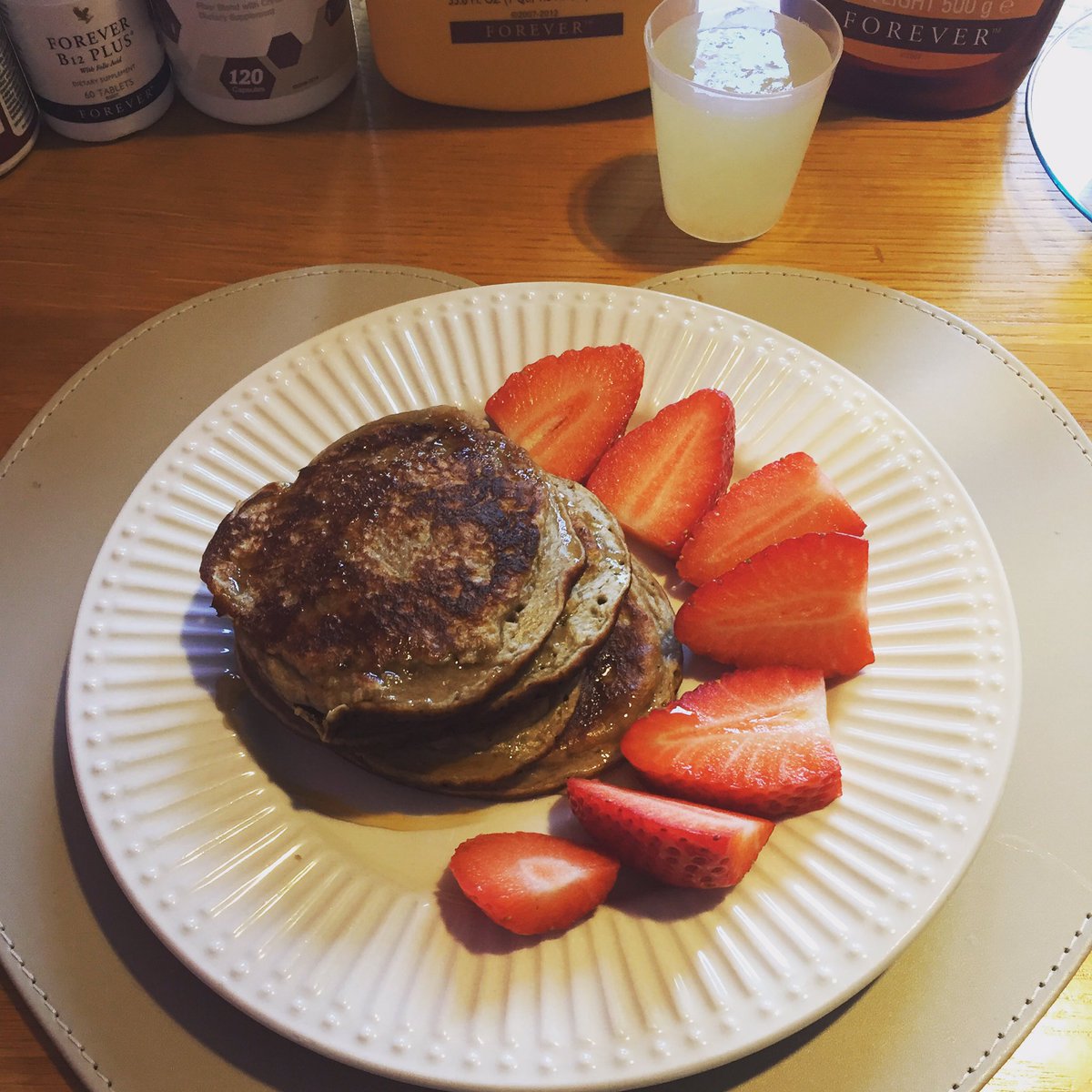 SaraCompleteYou's tweet photo. How do you start your day? #winnerproteinpancakes #leanin15 @thebodycoach https://t.co/qiG2jkIdSL