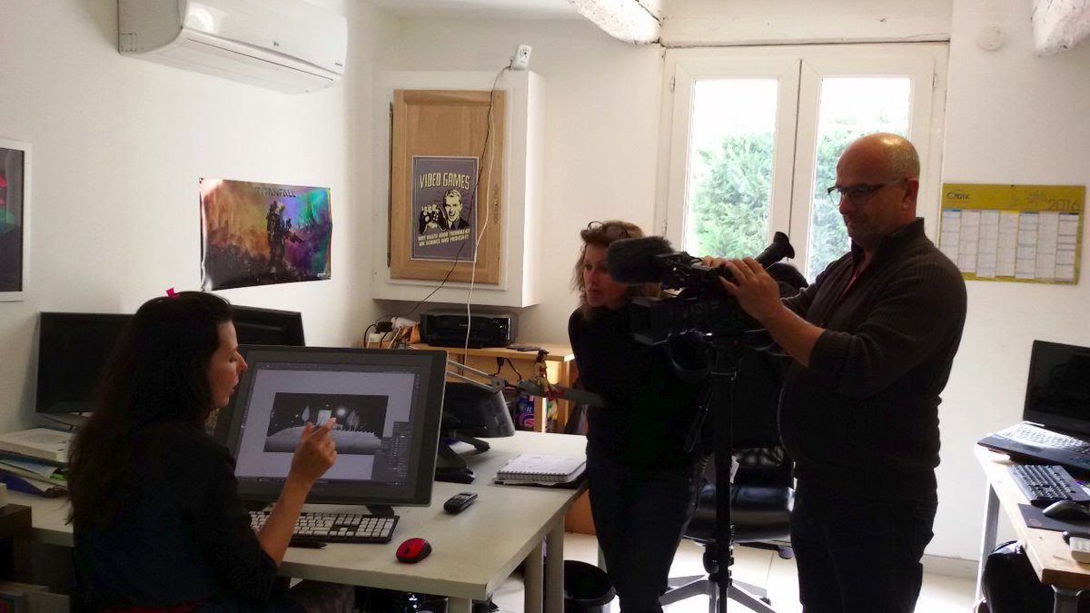 ShakespeareJV's tweet photo. France3 dans l'open space ! Interview sur le jeu Shakespeare et @Space_Origin cc @FestivalAvignon @FTCulture #game https://t.co/6XB9Sa74kH