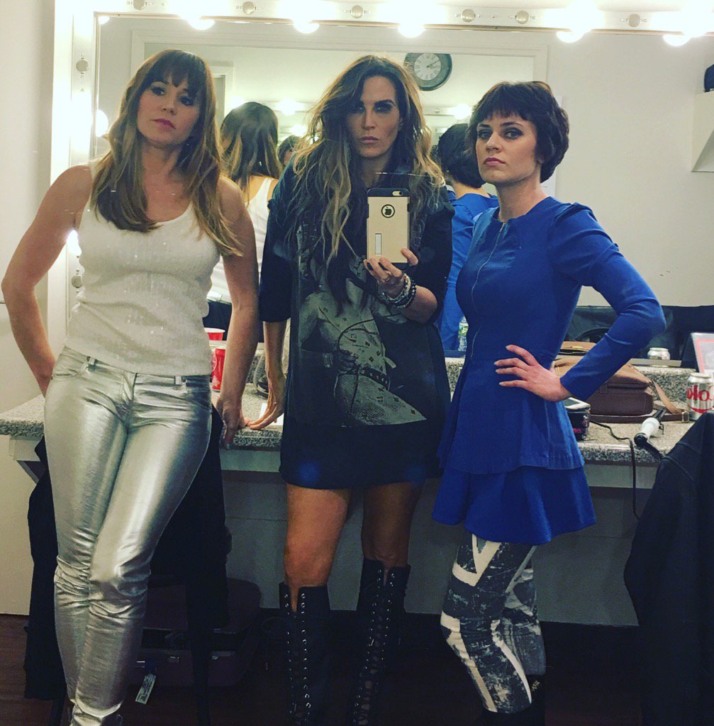 ReaganXRichards's tweet photo. #Squad #christinashafer #reaganrichards #emilygrove #fashion #mirrorselfie https://t.co/RsfUacL9cA