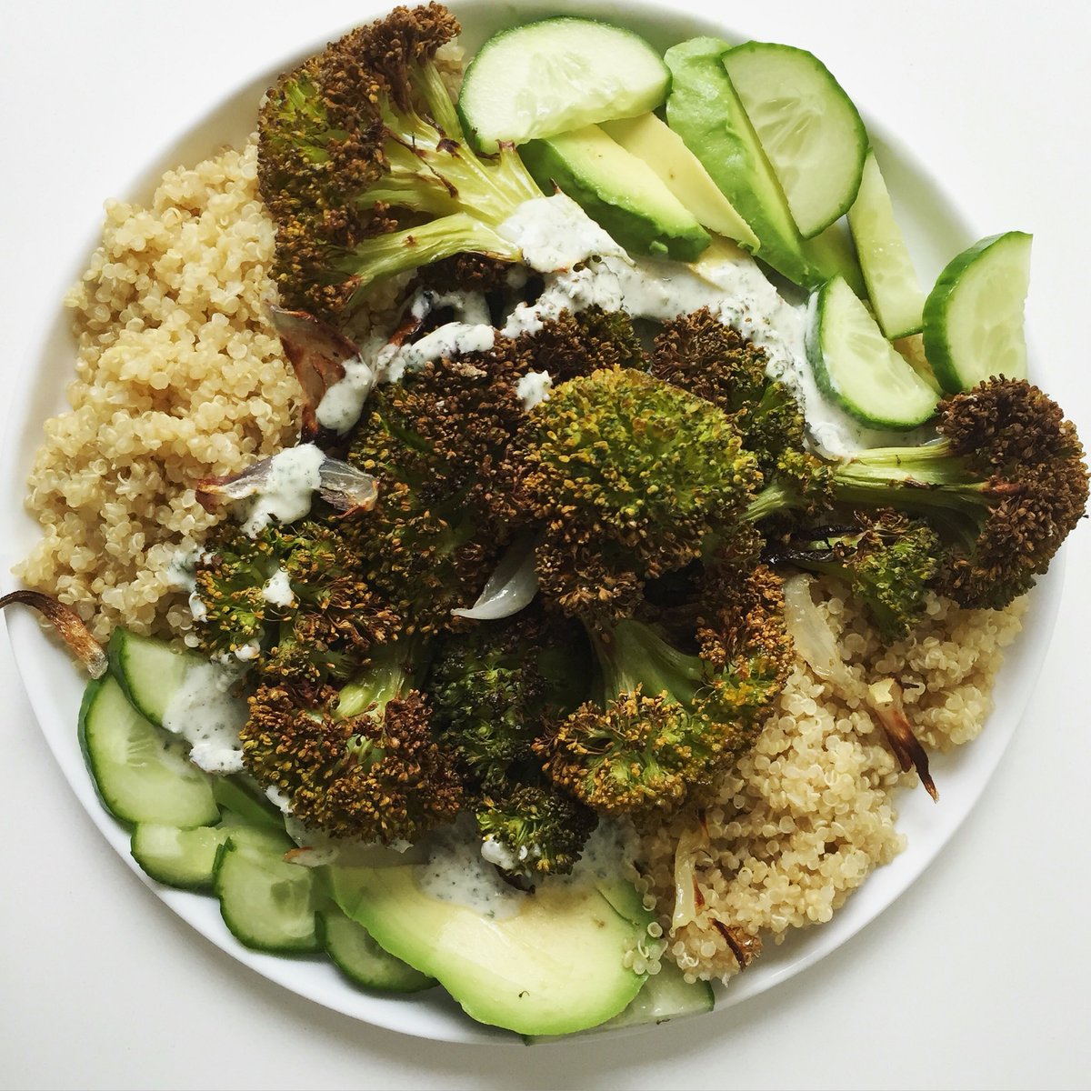 fleurdorange3's tweet photo. #quinoa #roasted #brocolis #cucumber #avocado #tahini #sauce https://t.co/bcg9JLvZeD