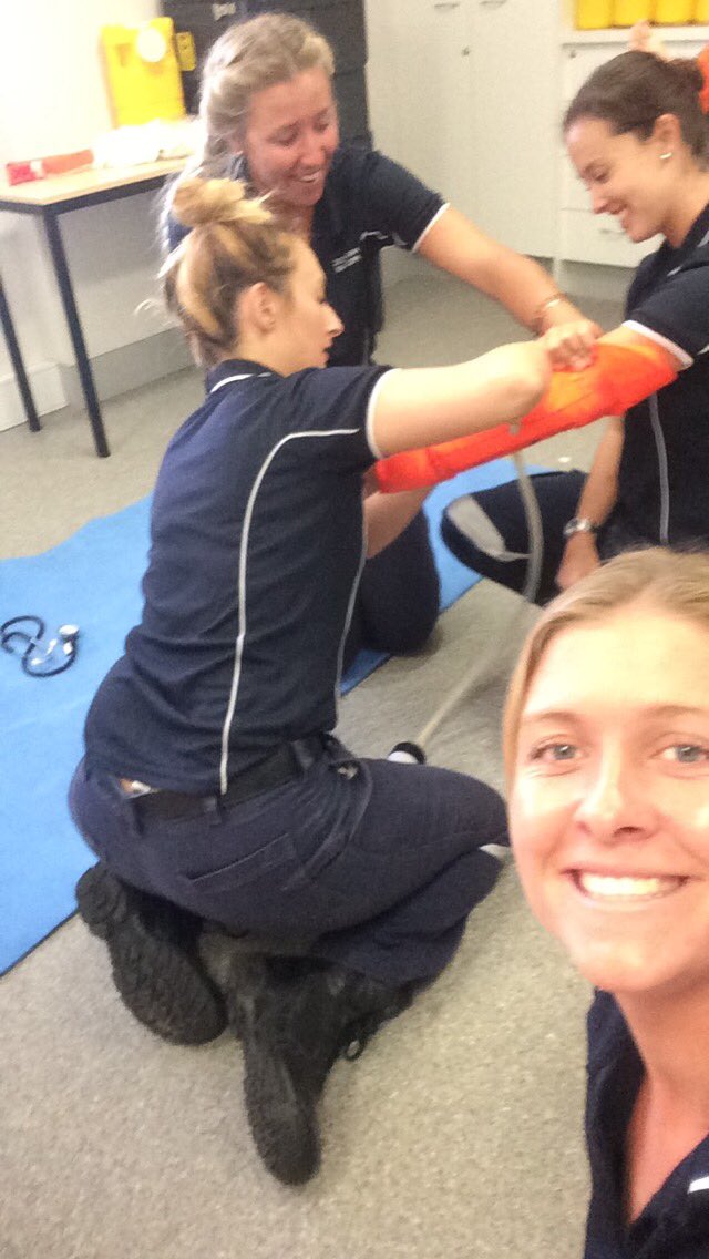 carleyjcarney's tweet photo. #bms327 splinting experts https://t.co/DpArfjLlxW