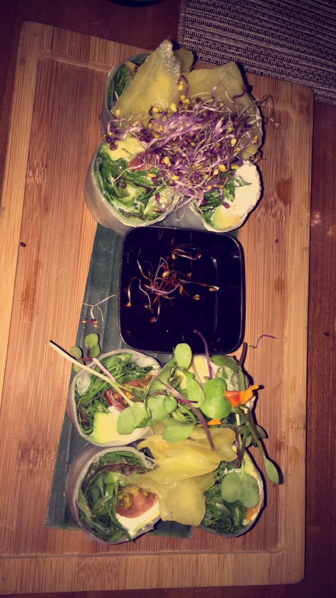 fleurdorange3's tweet photo. #vegan #sushi #ginger #avocado https://t.co/hDLxRCGGiD