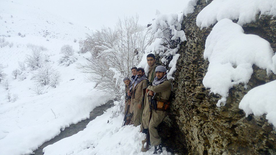 RojhelatRising's tweet photo. PDKI #Peshmerga going from KRG into #Rojhelat - 3 April 2016 | #TwitterKurds #Kurdistan https://t.co/mexsKrenoG