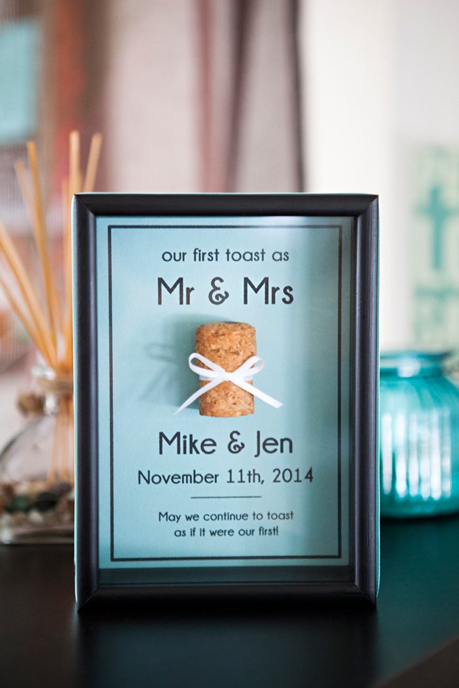 ConfettiWedding's tweet photo. #weddingplanninghack no.4: make a cork keepsake box to commemorate your first toast as newlyweds! How cute! https://t.co/DTzZHBESxB