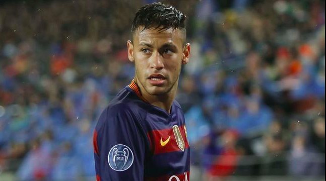 GossipRoomOff's tweet photo. Le #PSG veut Neymar à tout prix et pourrait le payer 193 millions d'euros. Neymar s'y verrait bien ! ⚽️ (@lequipe) https://t.co/uB9kdaveeJ