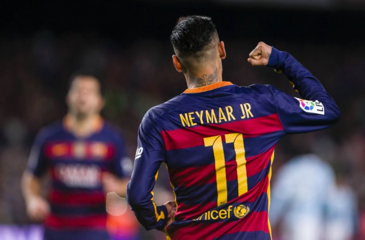 GossipRoomOff's tweet photo. Le #PSG veut Neymar à tout prix et pourrait le payer 193 millions d'euros. Neymar s'y verrait bien ! ⚽️ (@lequipe) https://t.co/uB9kdaveeJ
